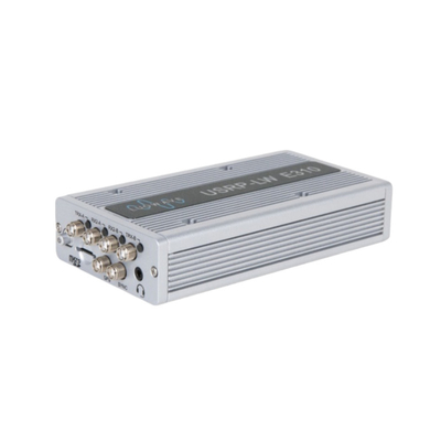Ettus USRP E310 Tương thích 2 kênh TX/RX AD9361 RF 70MHz-6 GHz 56 MHz BW Mỗi 1 × 10/100/1000 BASE-T Ethernet 2 × Cổng USB USRP Thiết bị vô tuyến được xác định bằng phần mềm